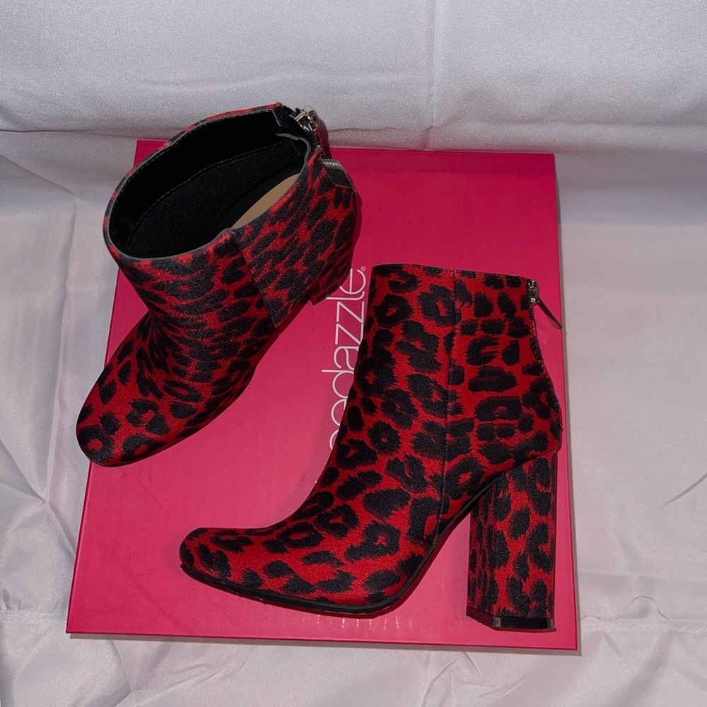 ✨ShoeDazzle Red Leopard Block Heel Bootie